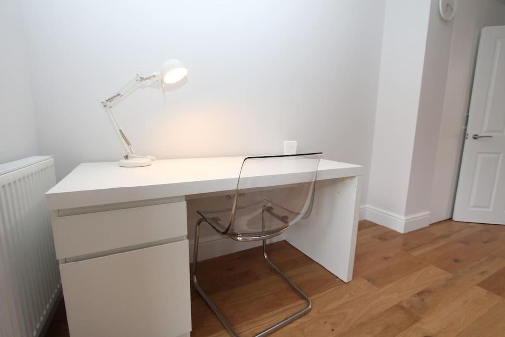 Lovely One Bed Apartment-Near All Transport-Village-Freeparking Лондон Екстериор снимка
