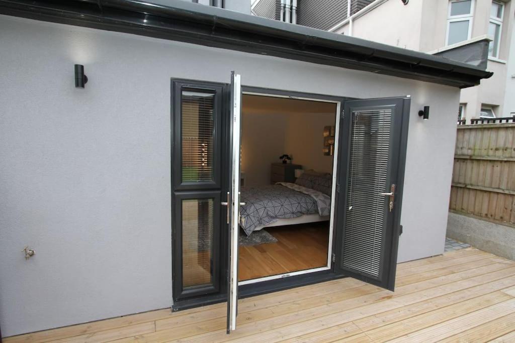 Lovely One Bed Apartment-Near All Transport-Village-Freeparking Лондон Екстериор снимка